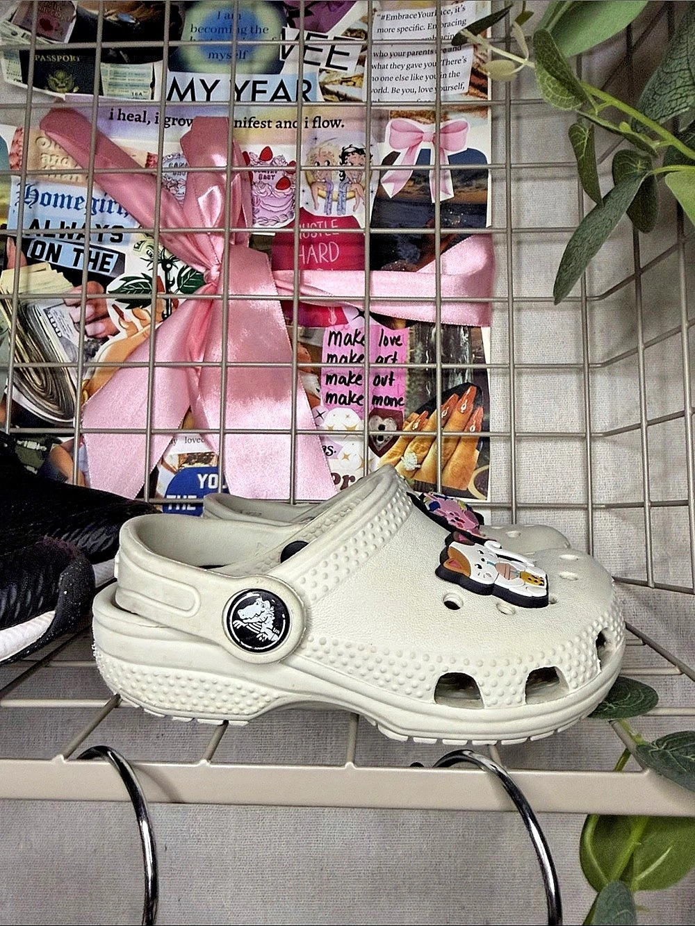 *Used* Crocs Kids in Bone White w/ 4 Removable Charms